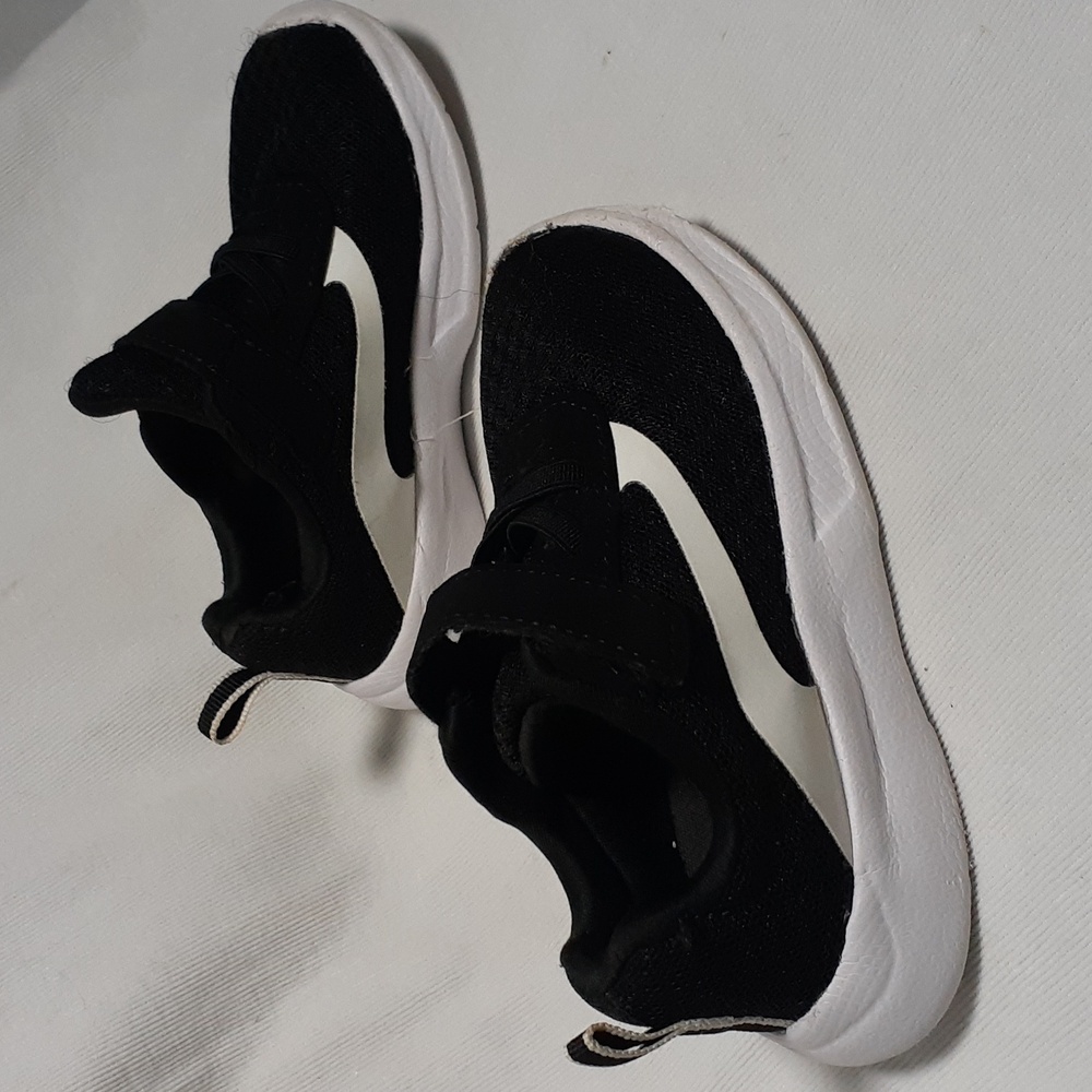 Athletic Works Toddler Sneakers Size 6 Black White Velcro Comfy Light At…
